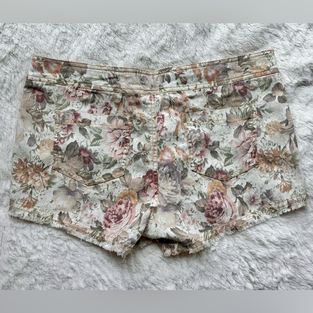 NWOT Do & Be Denim Floral Shorts - Picture 8 of 9